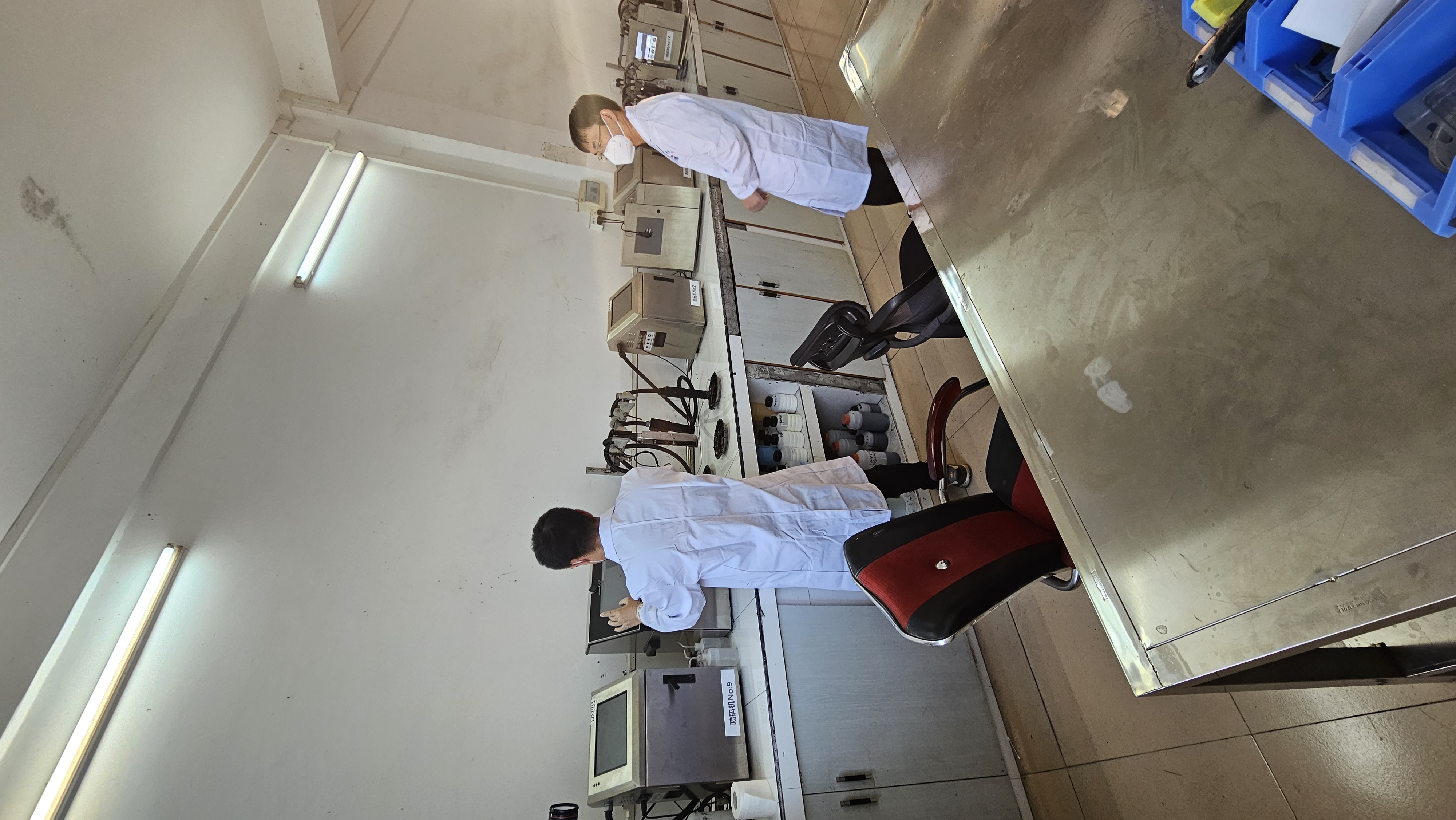 Sử Dụng Mực Đỏ REDA Cho Bề Mặt Tối Màu